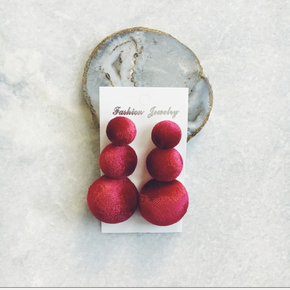 🆕Tessa Burgundy Red Velvet Statement Earrings - Picture 4 of 8